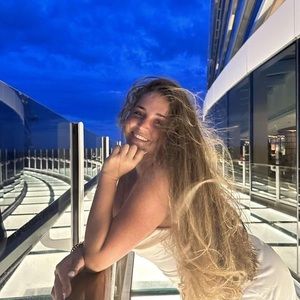 Meet your Posher, Danae